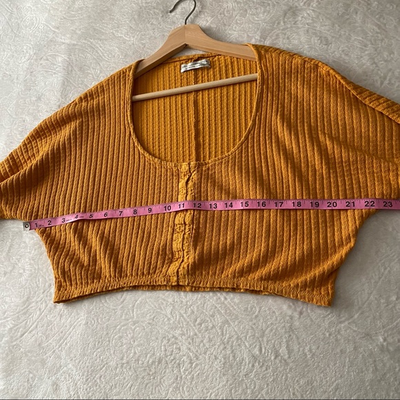 UO Cropped Waist Hook & Eye Dolman Knit Top - Picture 7 of 11